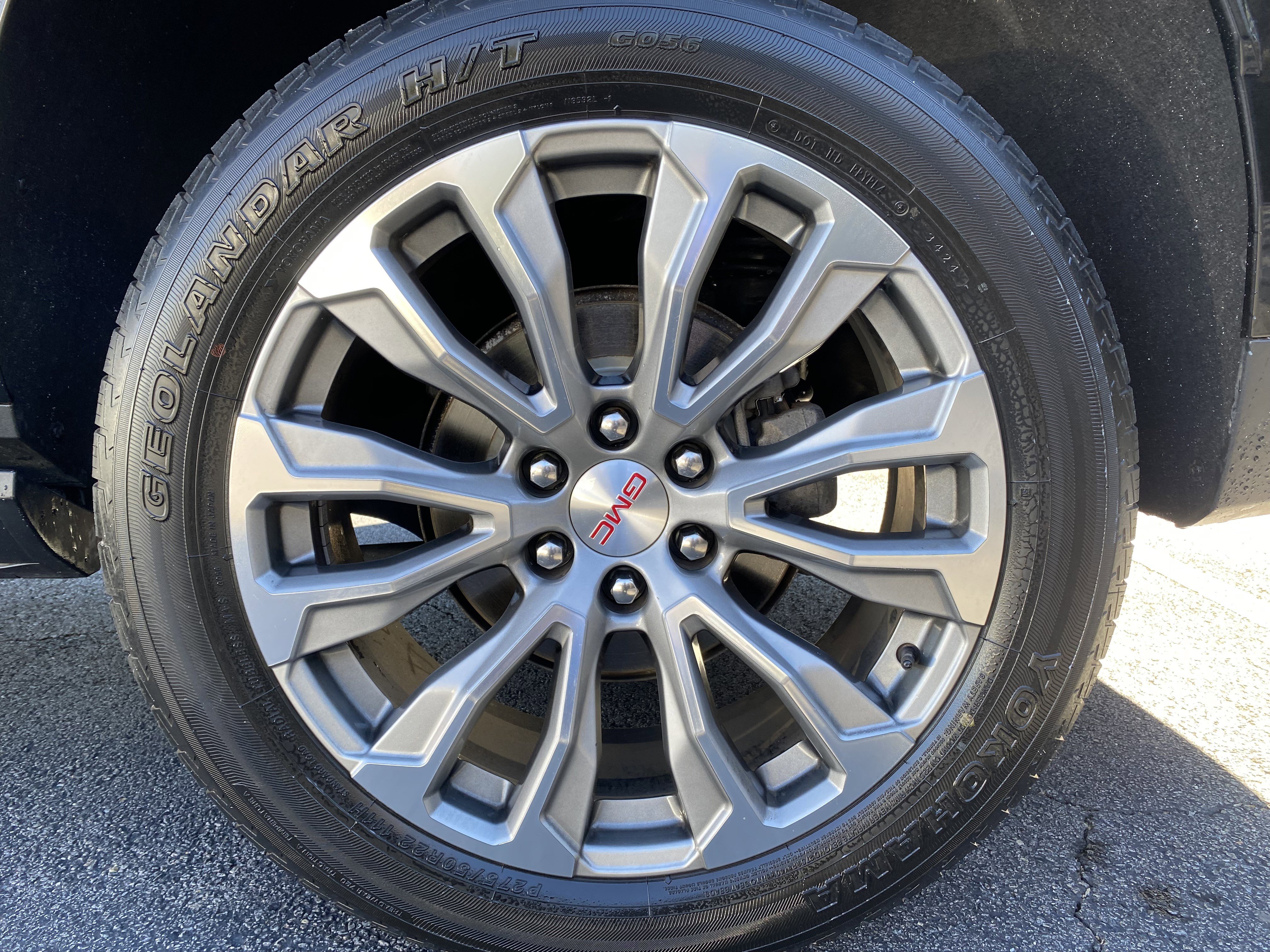 Used 2021 GMC Yukon Denali w/ Denali Premium Package image 47