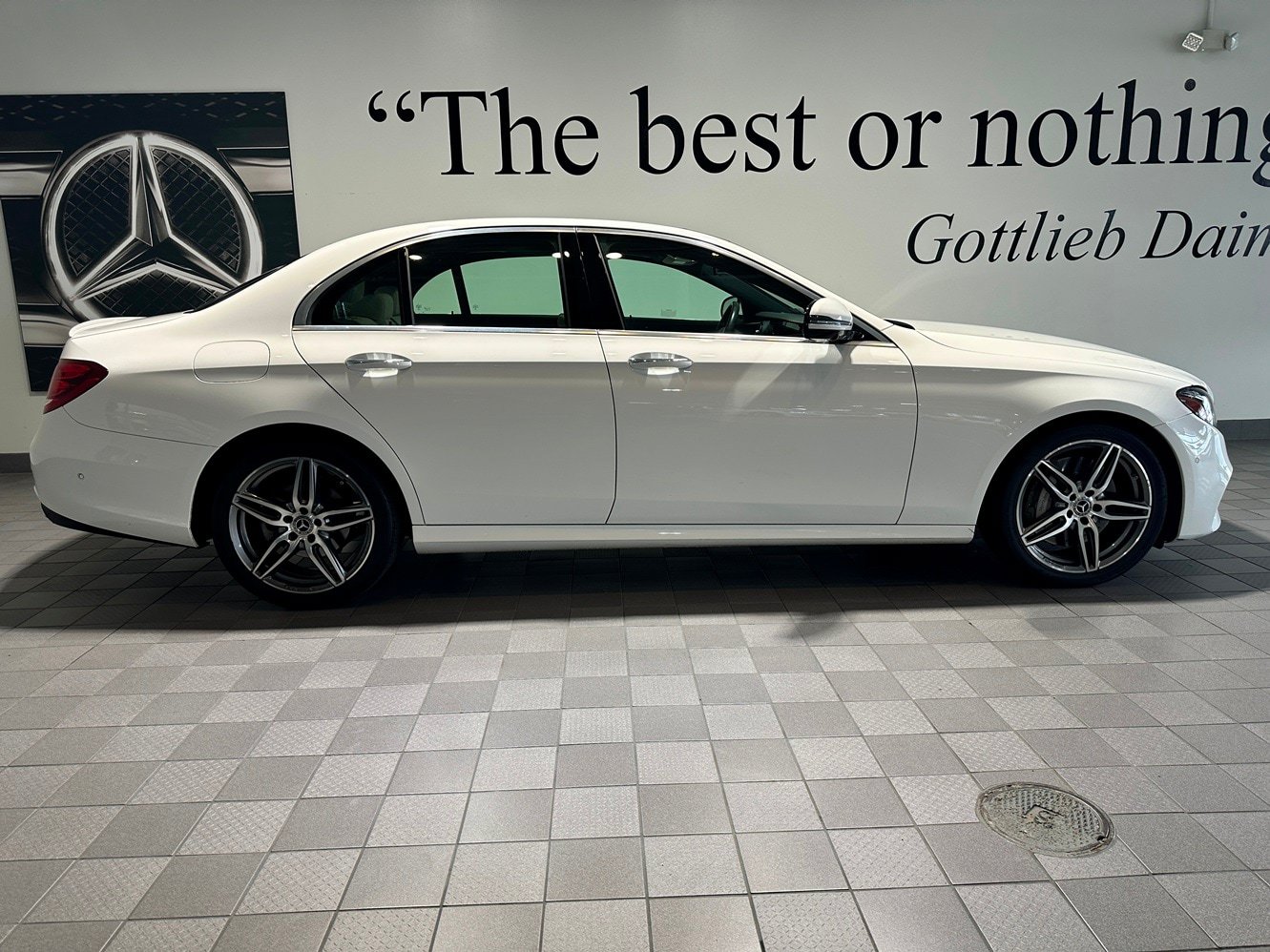 Used 2019 Mercedes-Benz E 300 4MATIC image 3