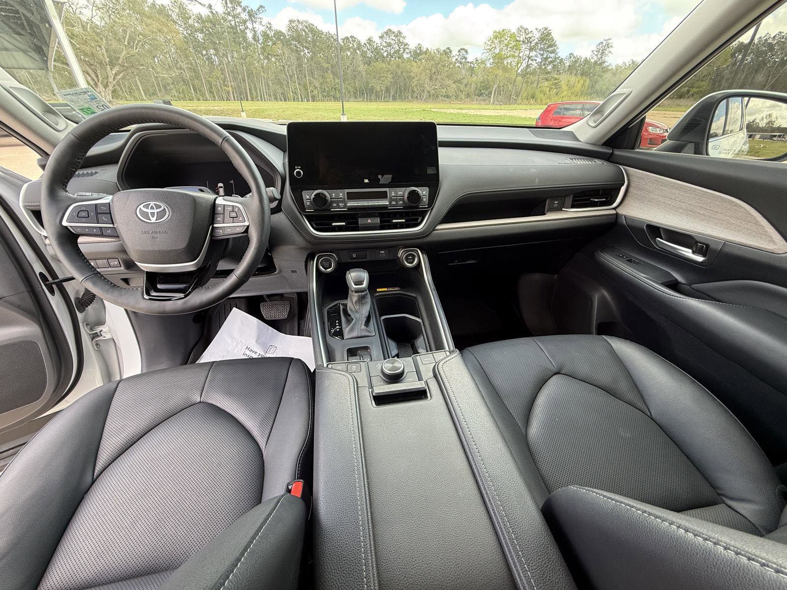 Used 2025 Toyota Grand Highlander AWD image 15