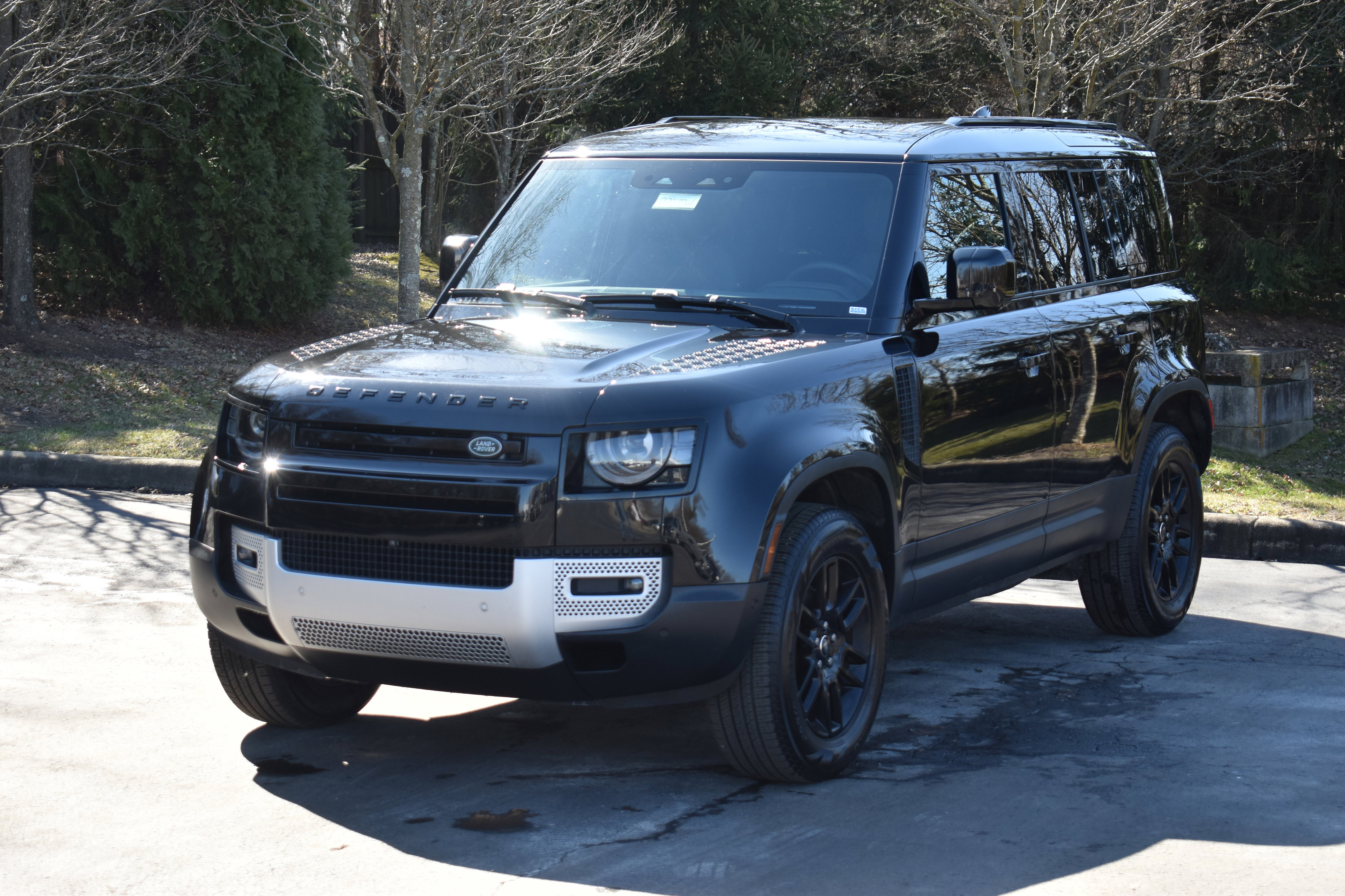 Used 2025 Land Rover Defender 110 S AWD/4WD image 3