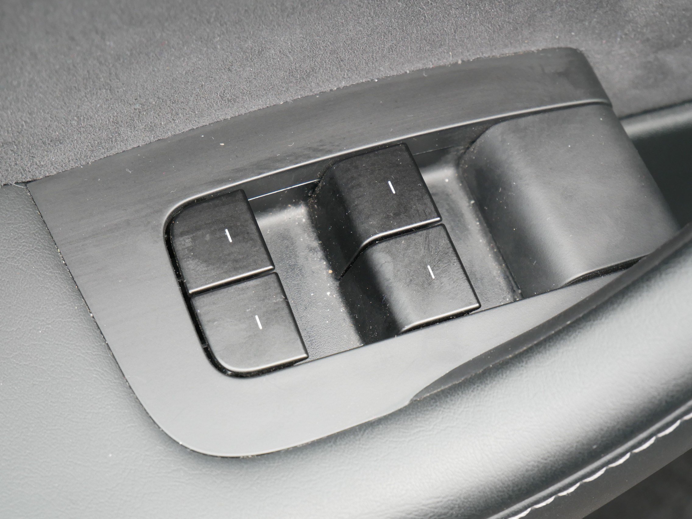 Used 2025 Tesla Model Y Long Range AWD/4WD image 19