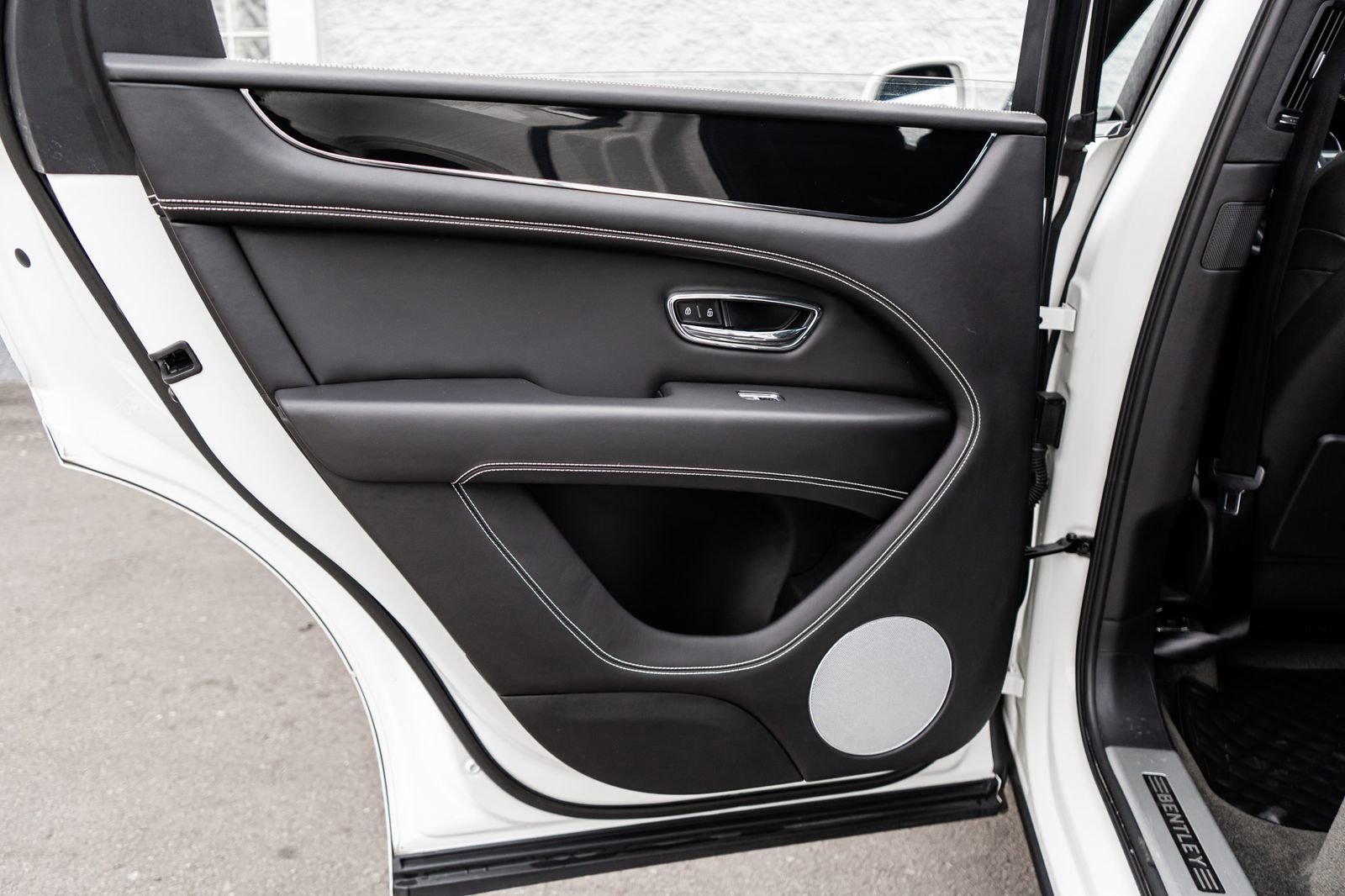 Used 2022 Bentley Bentayga image 35