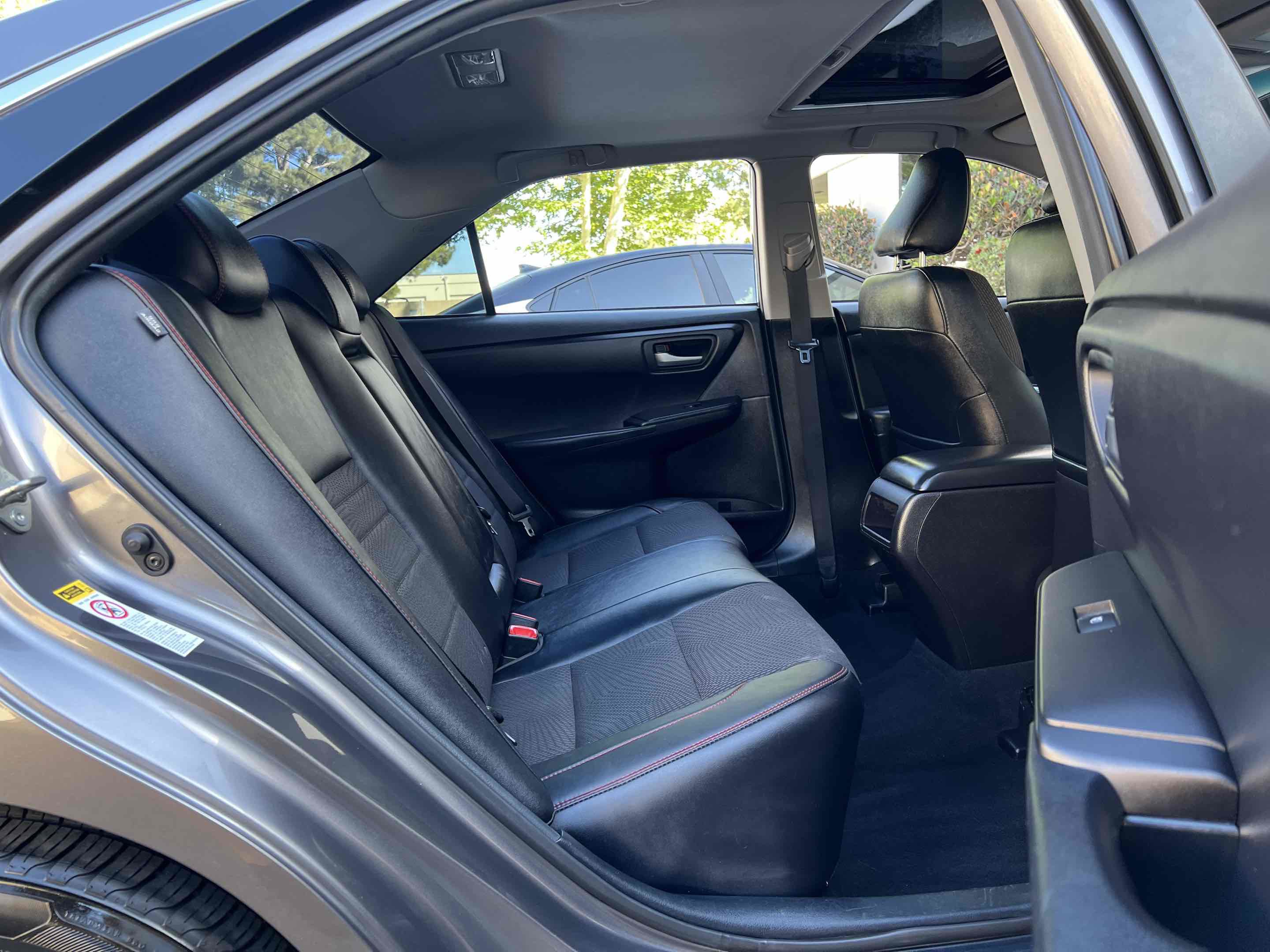 Used 2017 Toyota Camry SE w/ Moonroof Package FWD image 39