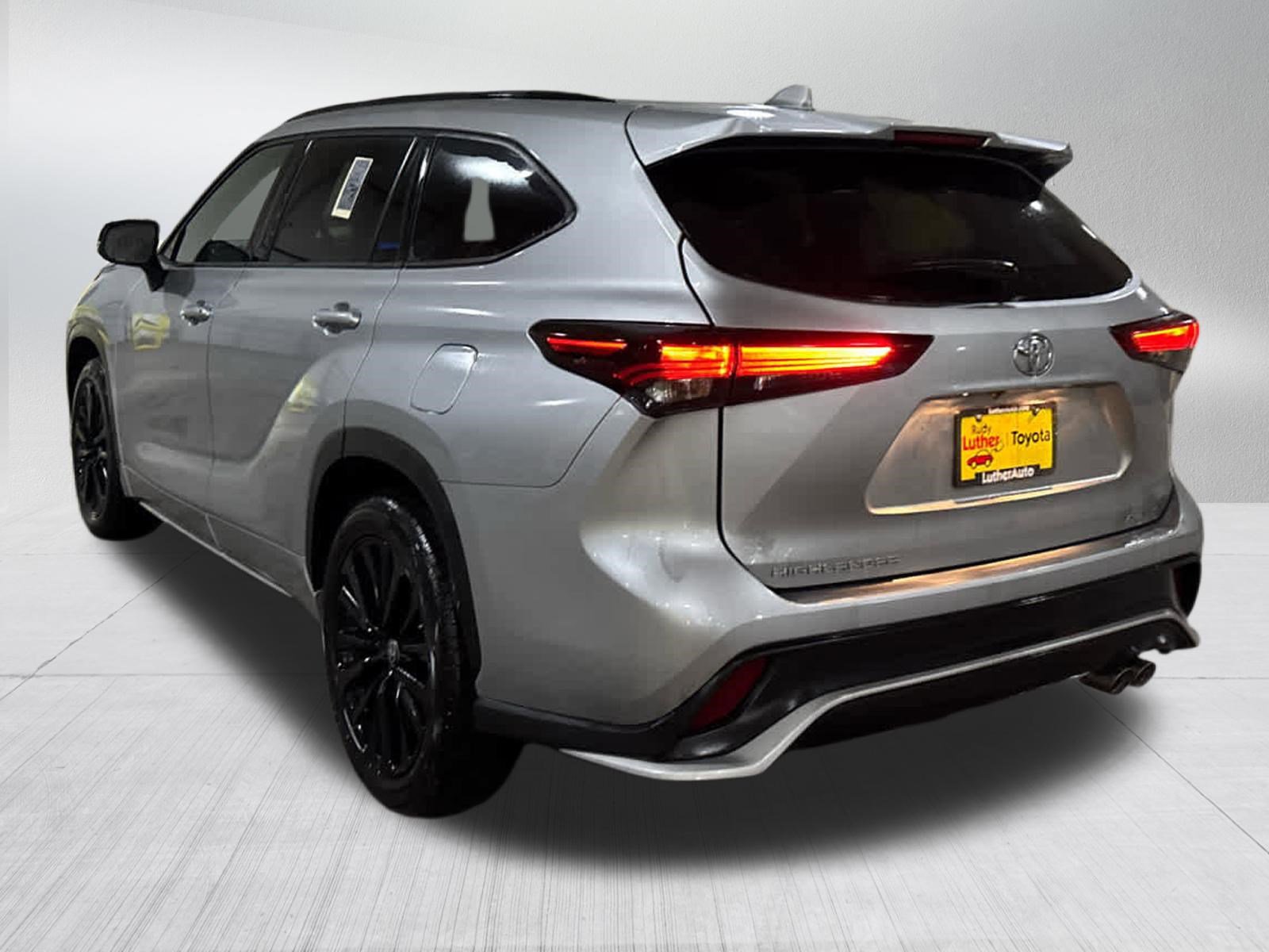 Used 2025 Toyota Highlander XSE image 9