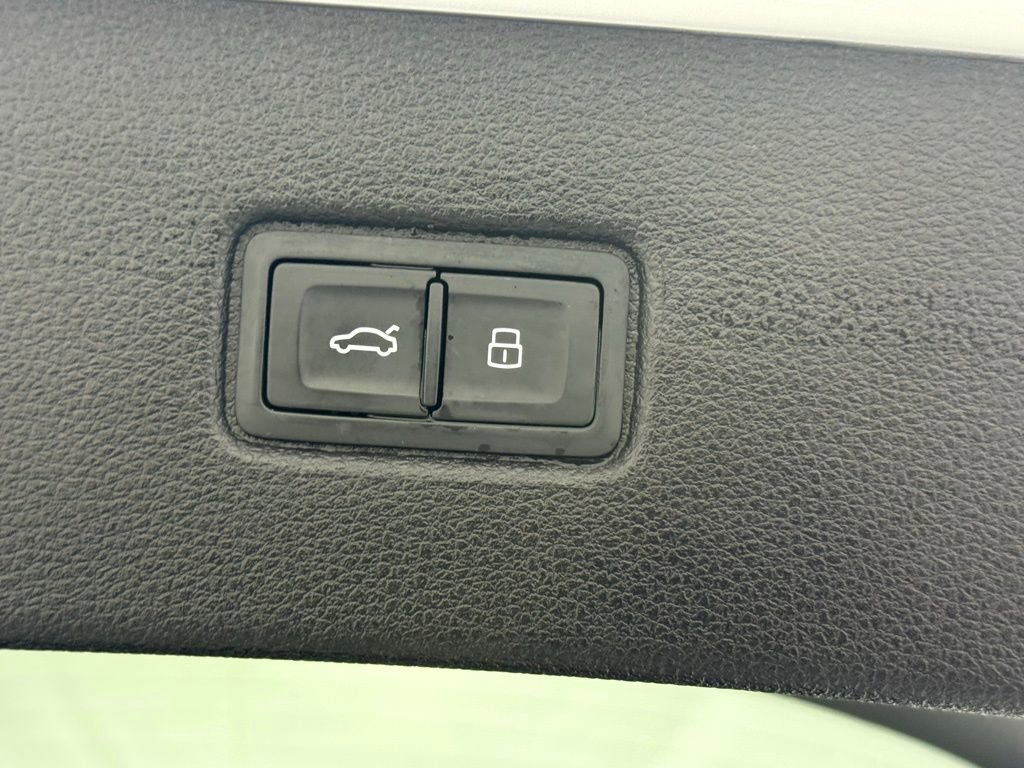 Used 2021 Audi SQ7 Premium Plus w/ Driver Assistance Package image 5