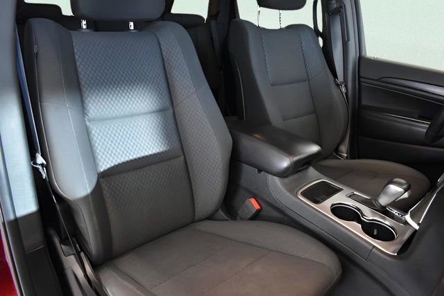 Used 2019 Jeep Grand Cherokee Laredo image 6