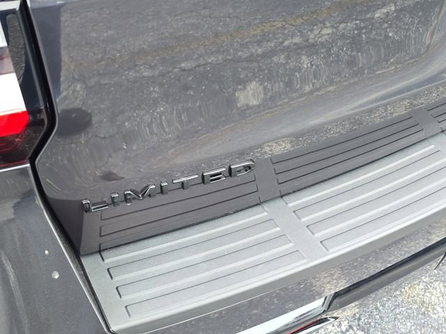 Used 2022 Ford Expedition Limited image 6