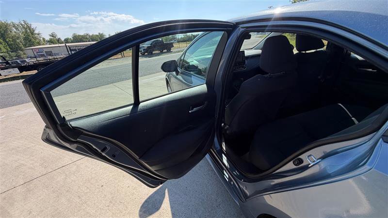 Used 2021 Toyota Corolla LE FWD image 12