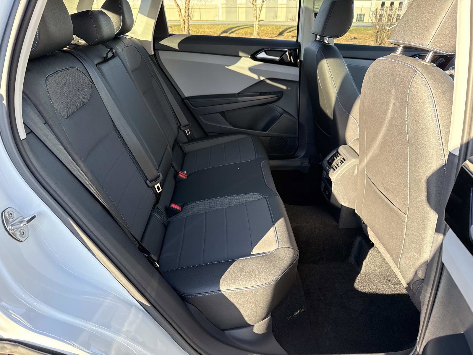 Used 2024 Volkswagen Taos SE image 20