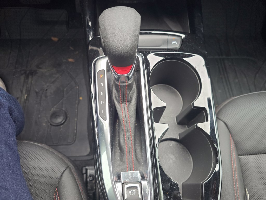 Used 2025 Chevrolet Trax RS w/ Sunroof Package FWD image 33
