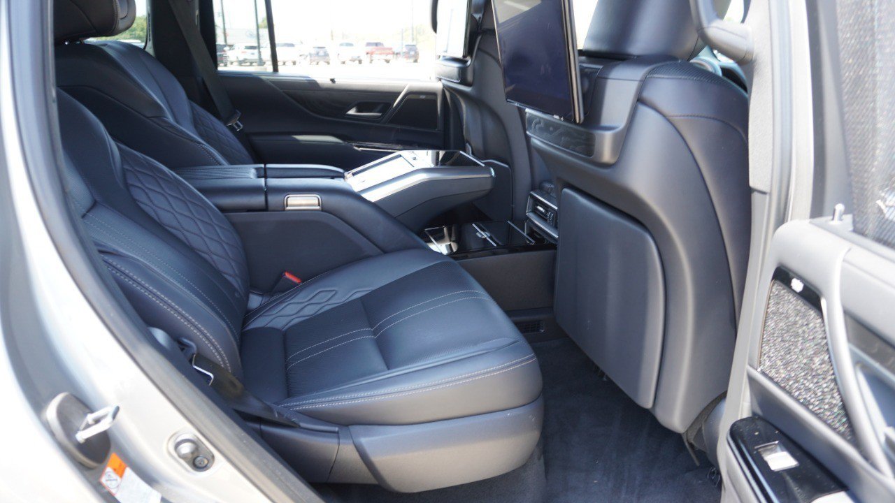 Used 2022 Lexus LX 600 4WD w/ Accessory Package (Z1) image 33