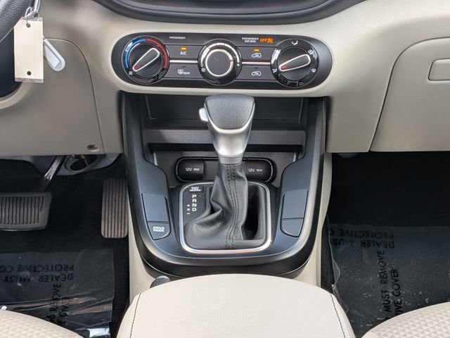 Used 2025 Kia Soul LX w/ LX Technology Package FWD image 21