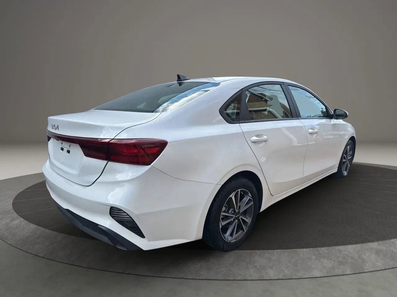 Used 2024 Kia Forte LXS image 5