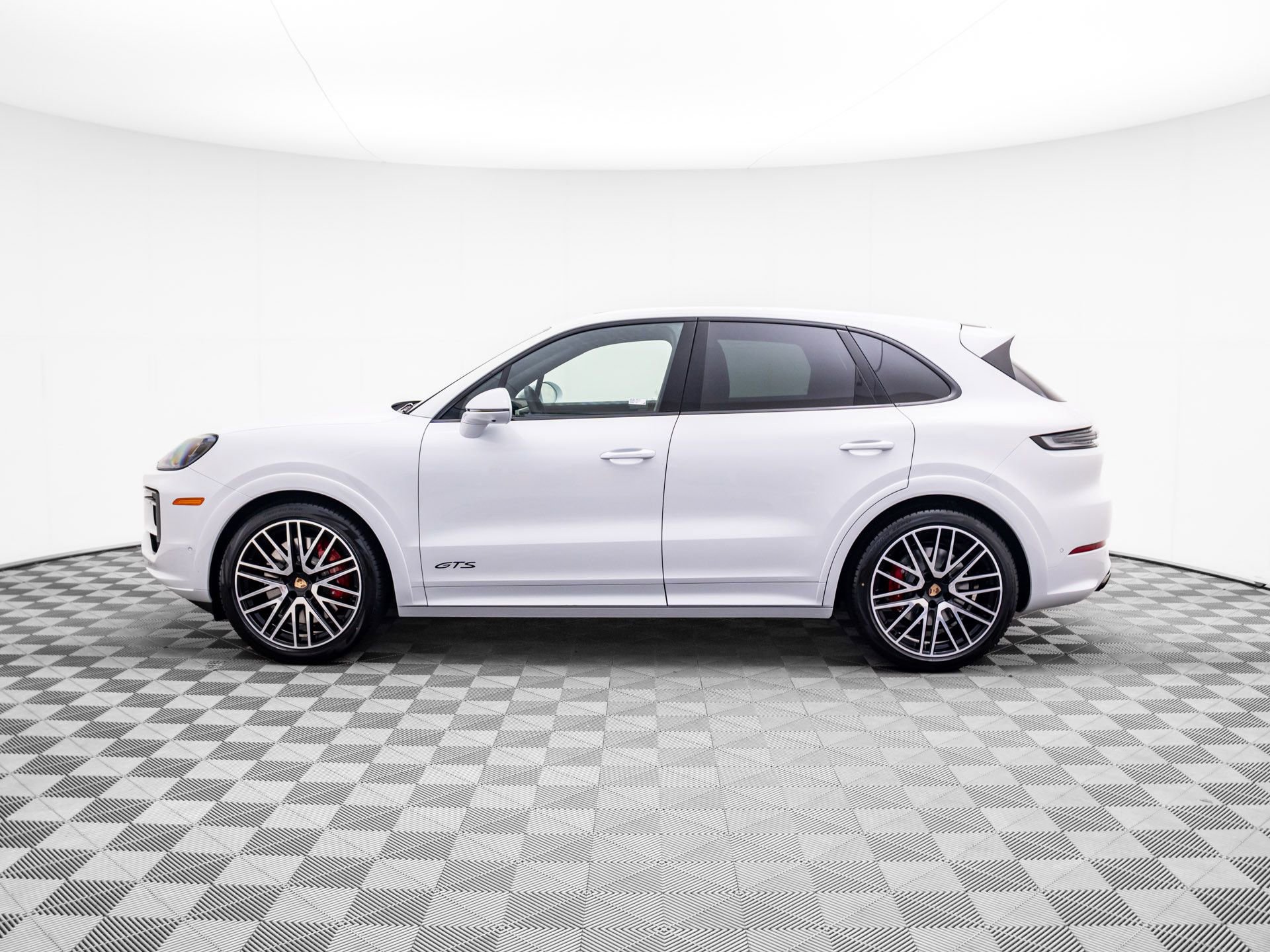 New 2026 Porsche Cayenne GTS video 2
