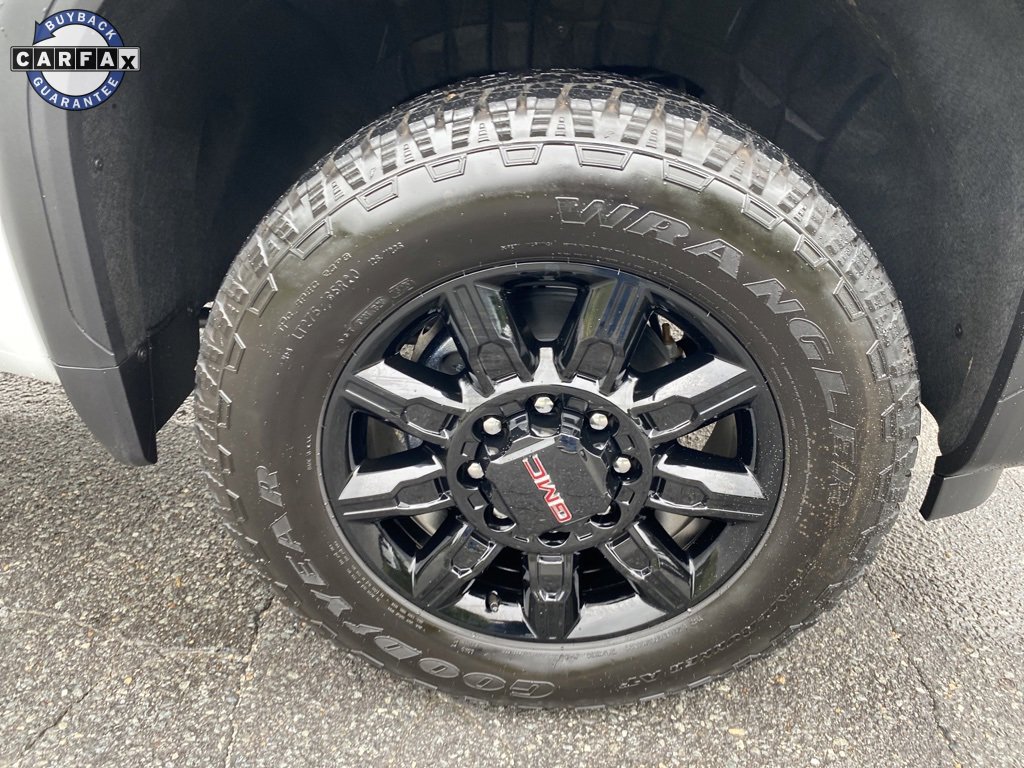 Used 2025 GMC Sierra 2500 AT4 image 9