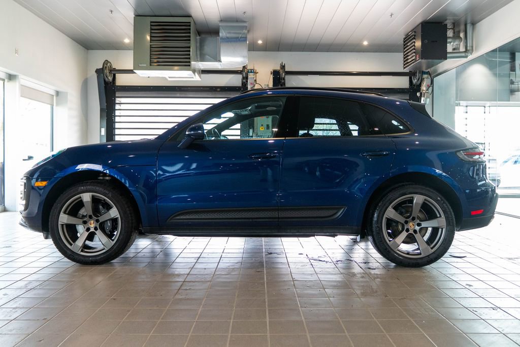 Certified 2026 Porsche Macan AWD/4WD image 2