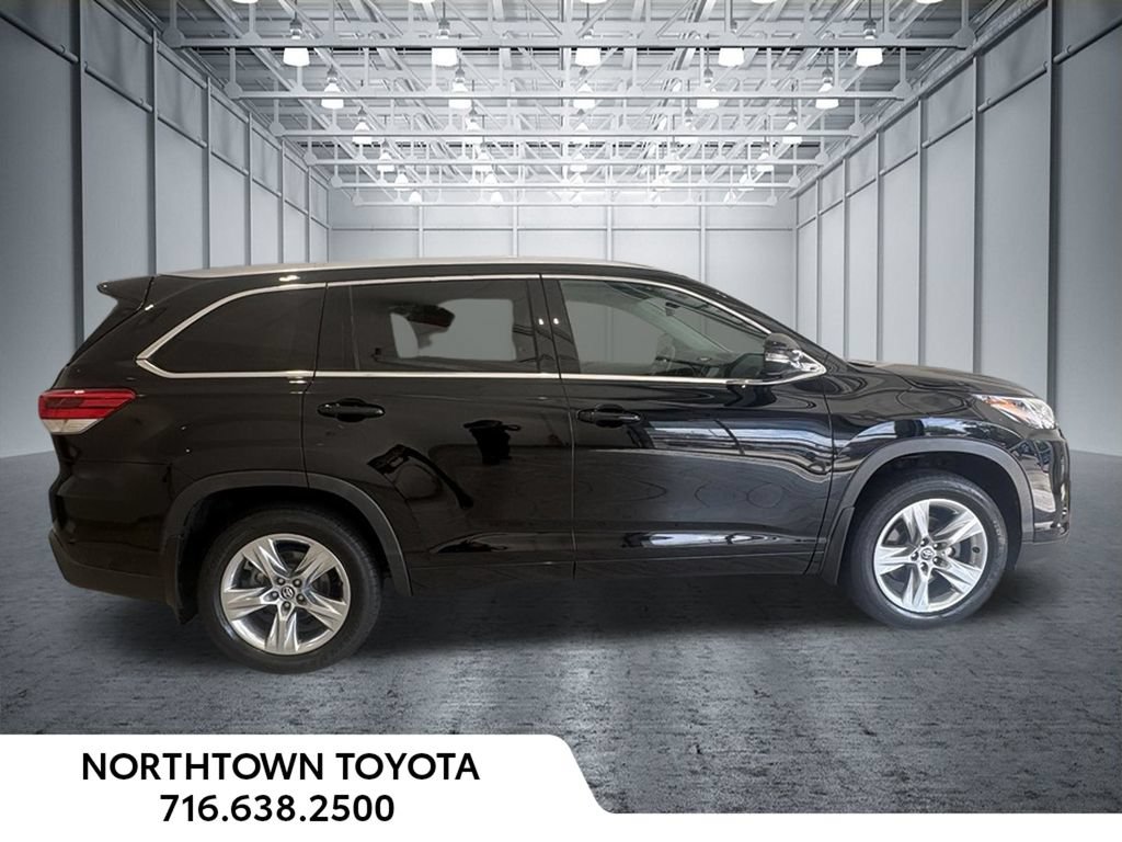 Used 2019 Toyota Highlander Limited AWD/4WD image 2
