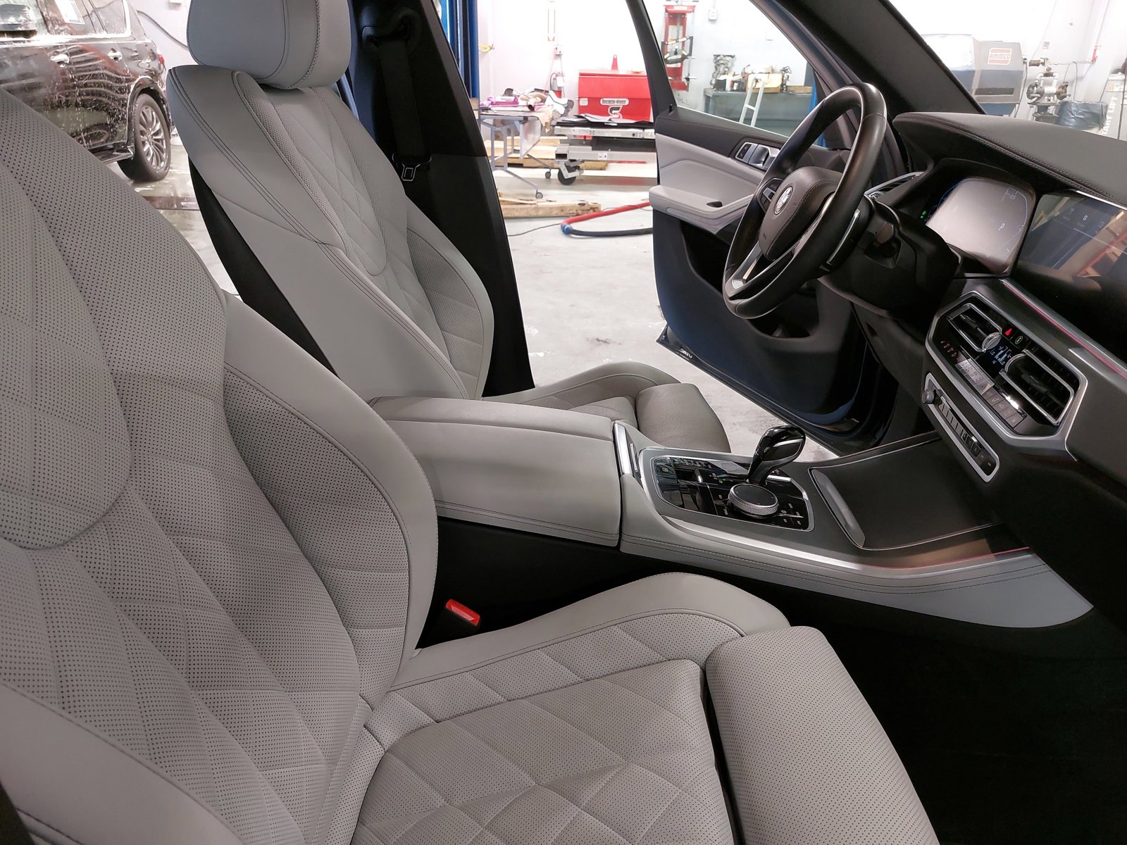 Used 2023 BMW X5 sDrive40i w/ Premium Package image 10