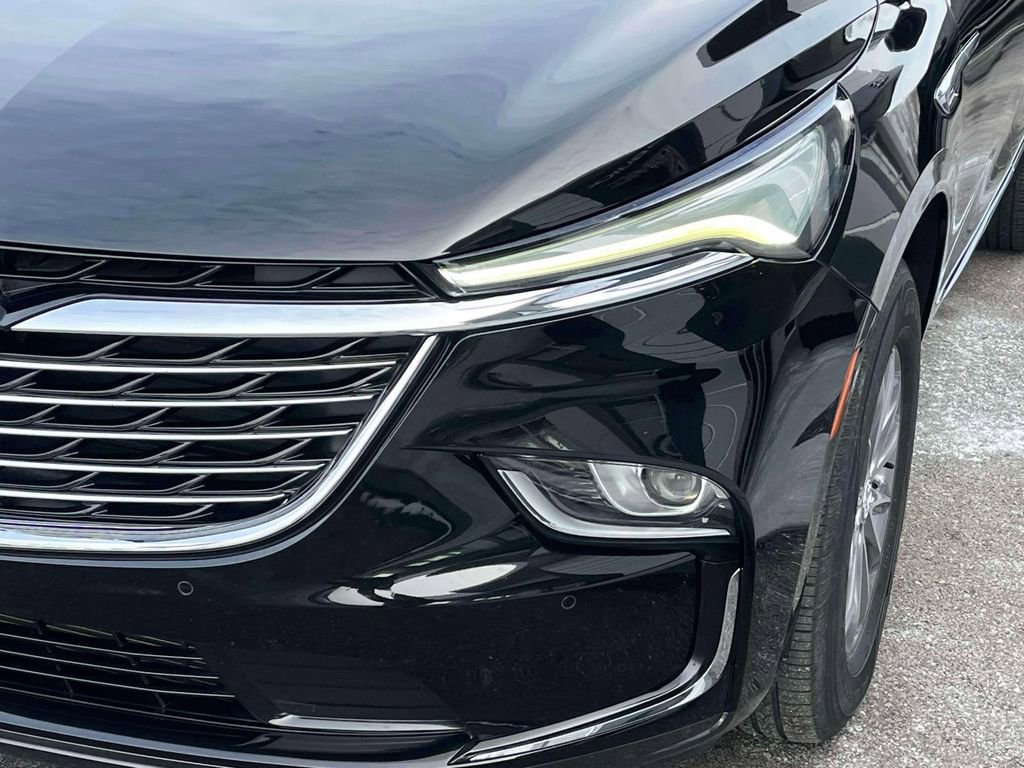 Used 2023 Buick Enclave Essence image 9