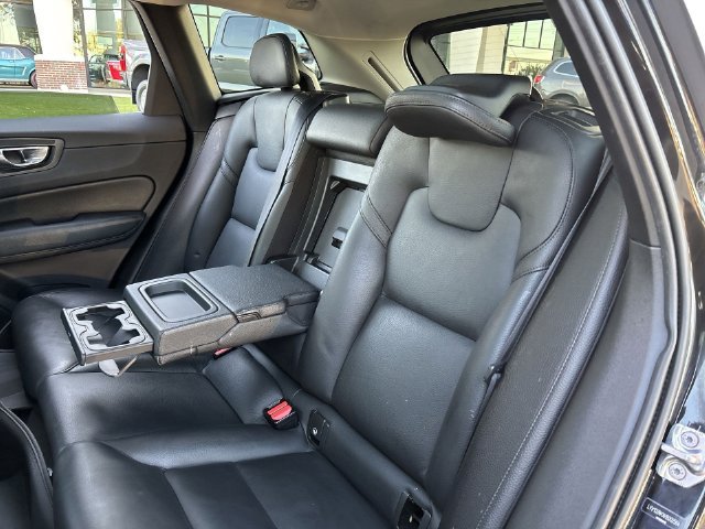 Used 2019 Volvo XC60 T5 Momentum w/ Premium Package AWD/4WD image 31