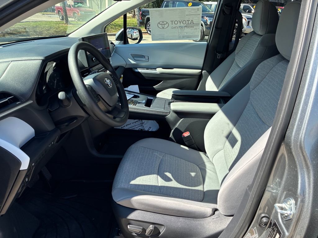 New 2026 Toyota Sienna LE image 15