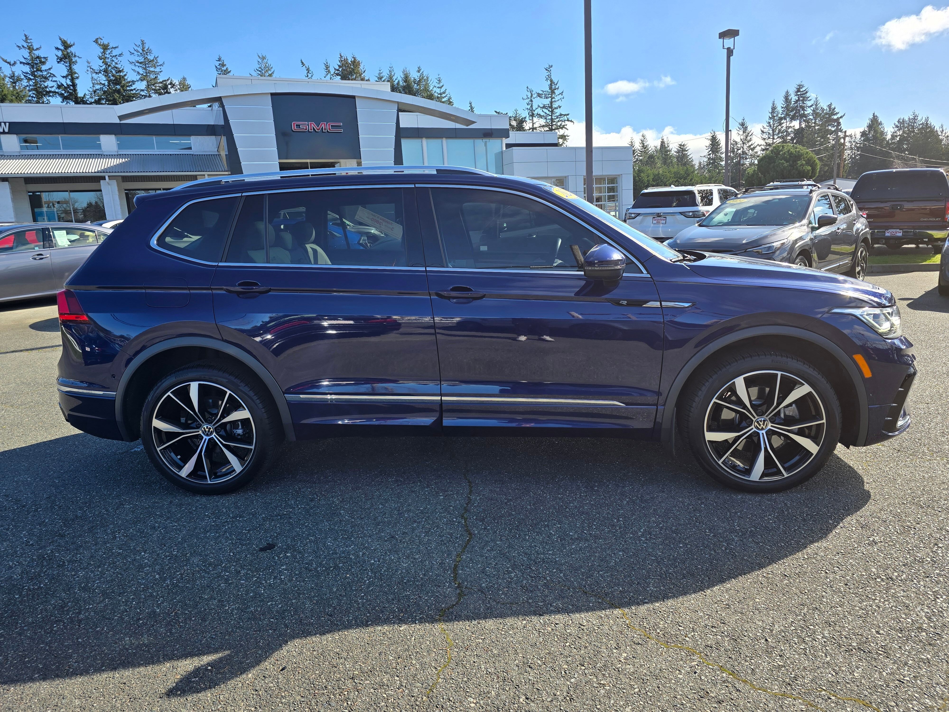 Used 2024 Volkswagen Tiguan SEL R-Line image 8