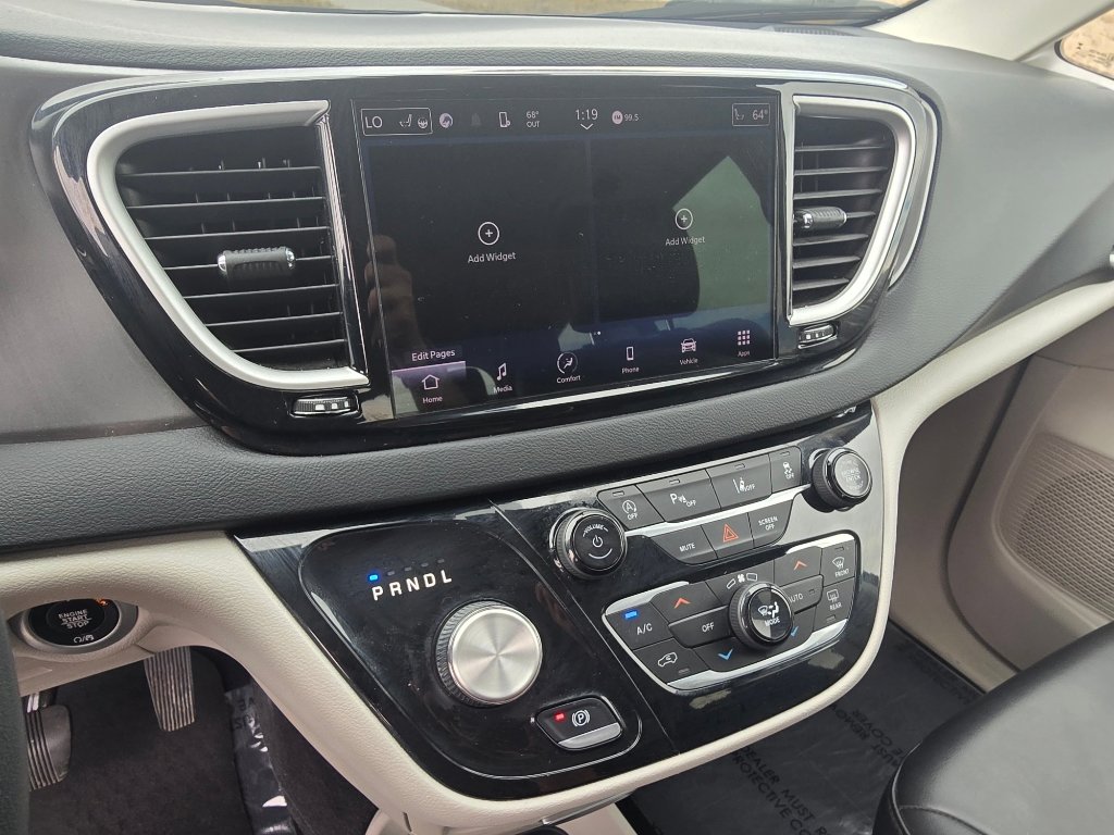 Used 2023 Chrysler Pacifica Touring-L image 20