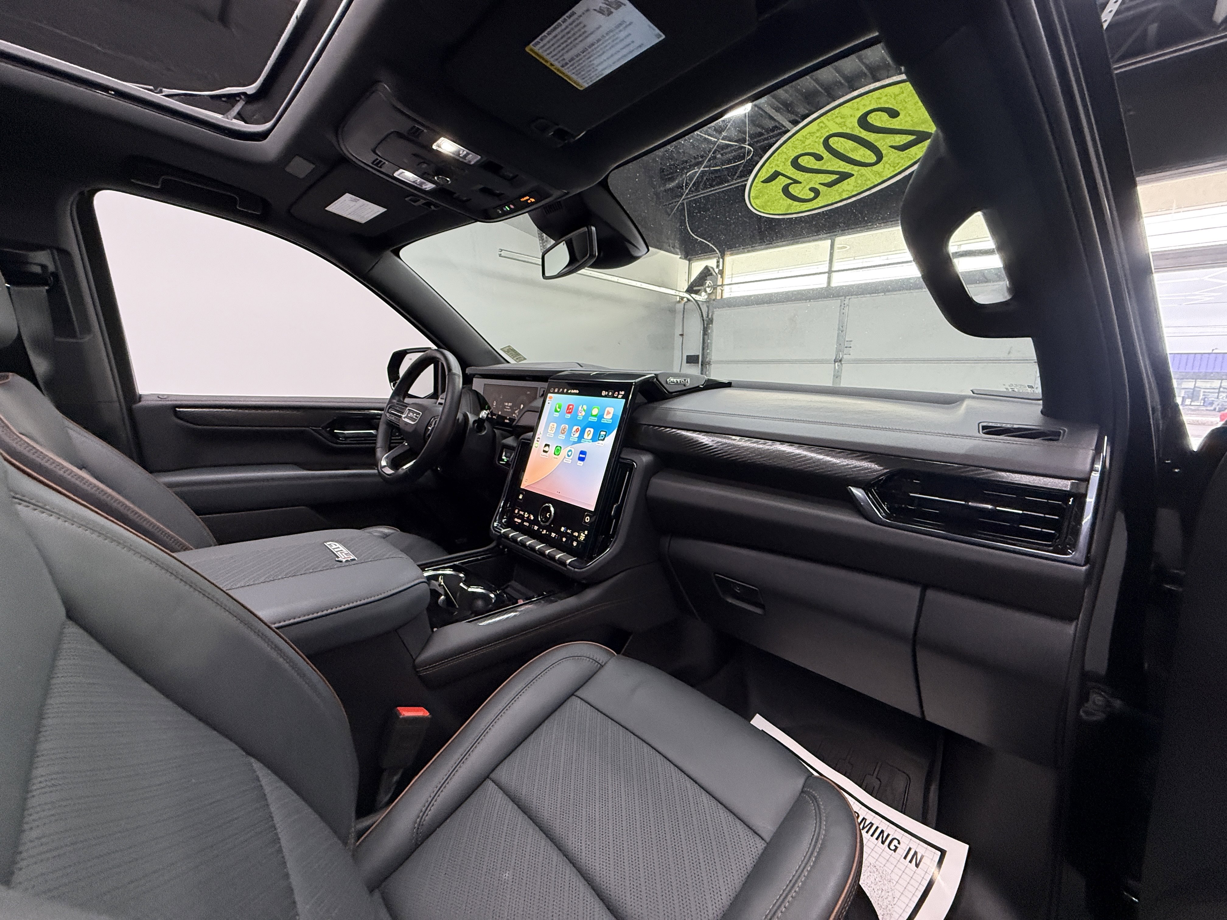 Used 2025 GMC Yukon XL AT4 image 26