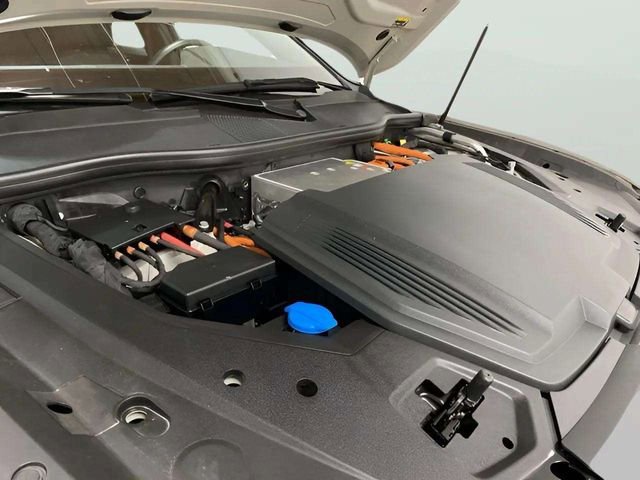 Used 2022 Audi e-tron Premium Plus w/ Premium Plus Package image 13