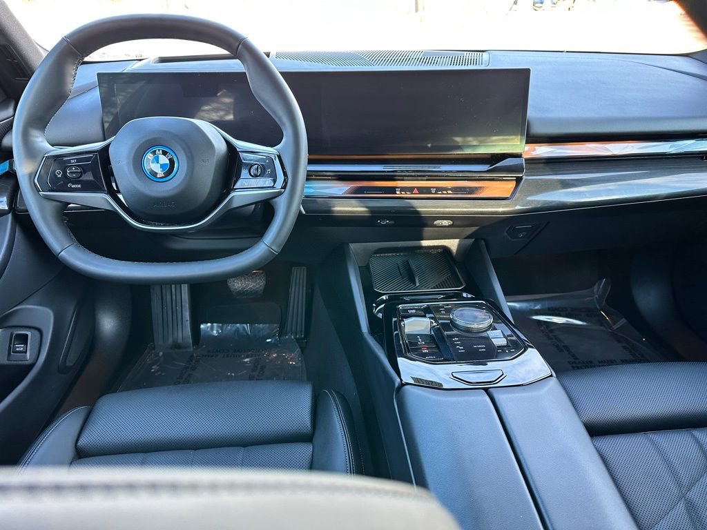 Used 2025 BMW i5 xDrive40 image 13