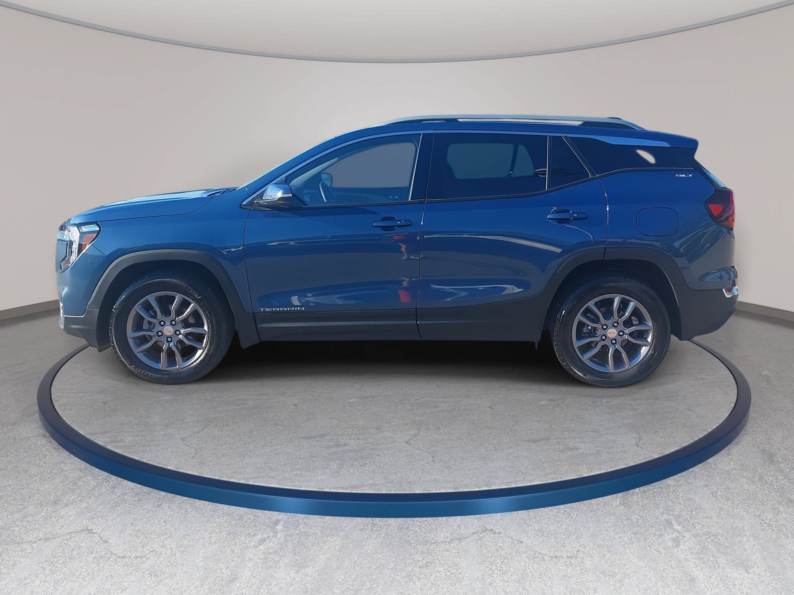 Used 2024 GMC Terrain SLT AWD/4WD image 8