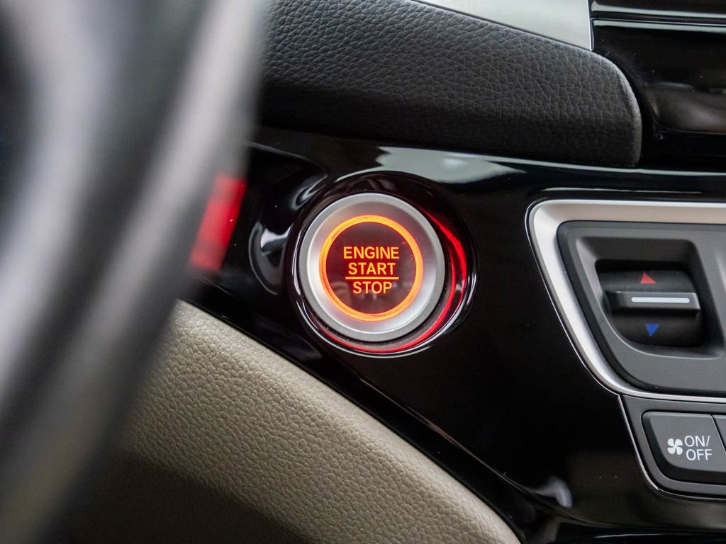 Used 2016 Honda Pilot Touring image 22