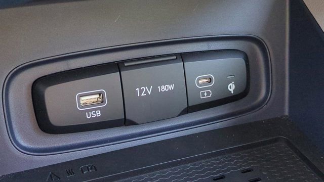 Used 2025 Hyundai Venue Limited image 18