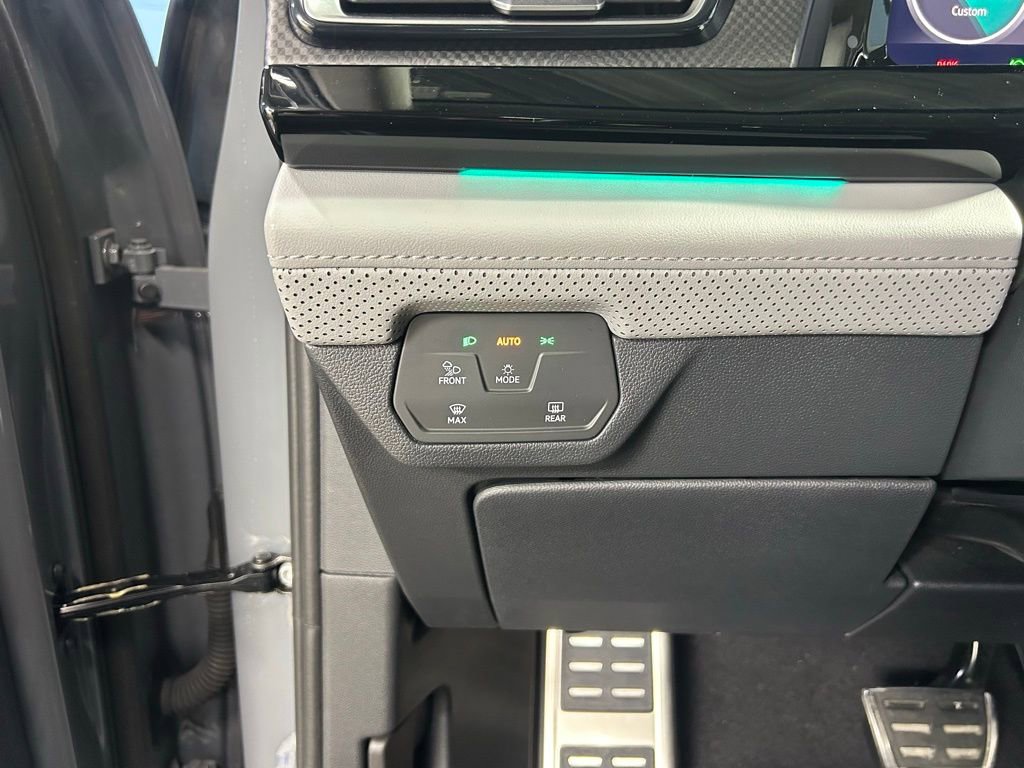 Used 2024 Volkswagen Atlas Peak Edition SE image 25