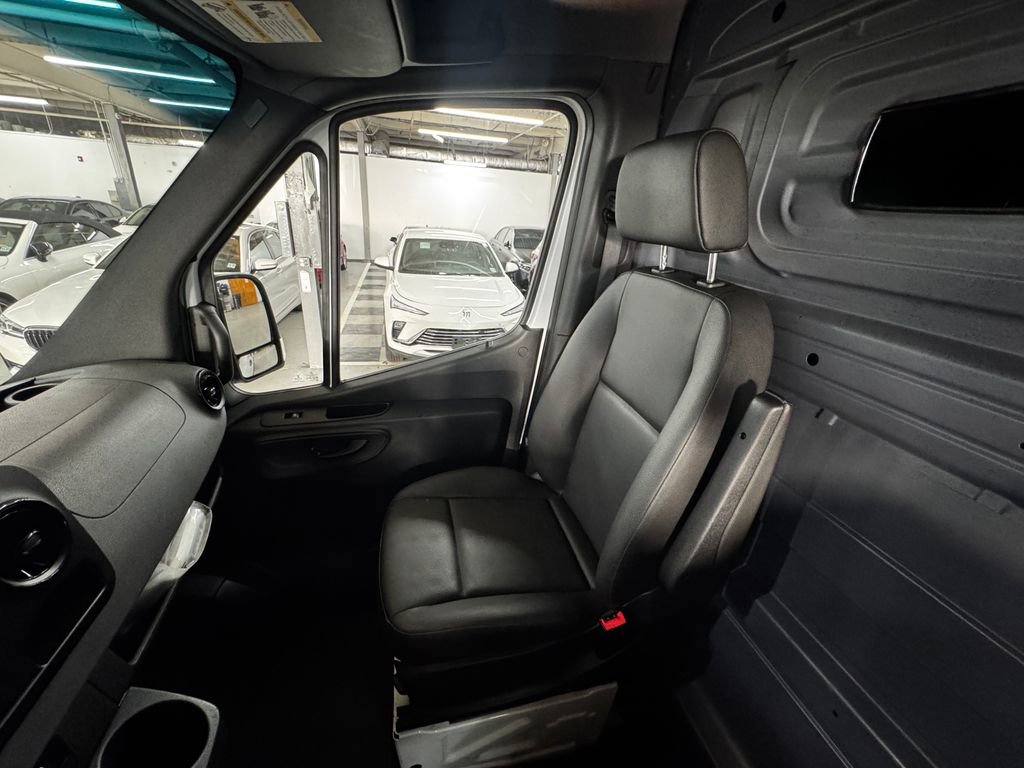 Used 2020 Mercedes-Benz Sprinter 3500 image 24