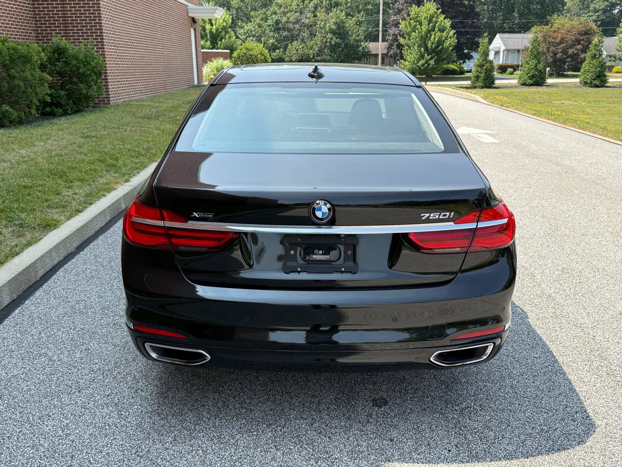 Used 2017 BMW 750i xDrive AWD/4WD image 10