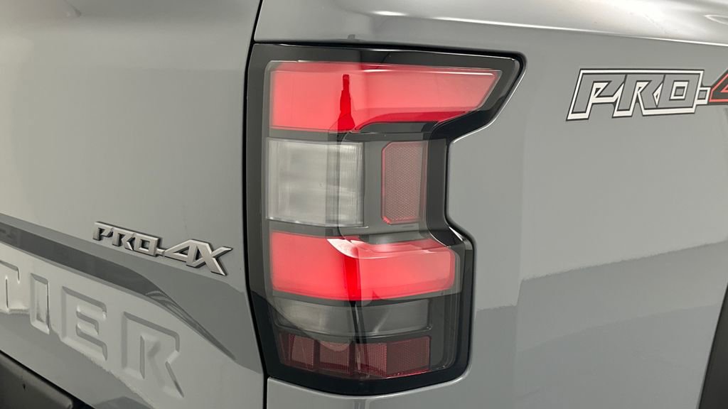 Used 2022 Nissan Frontier PRO-4X image 22