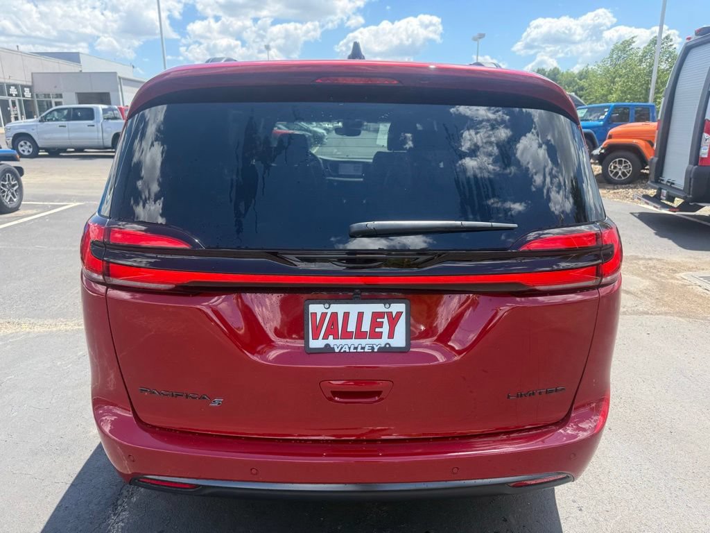 New 2027 Chrysler Pacifica Limited w/ Family Tech Group FWD image 5