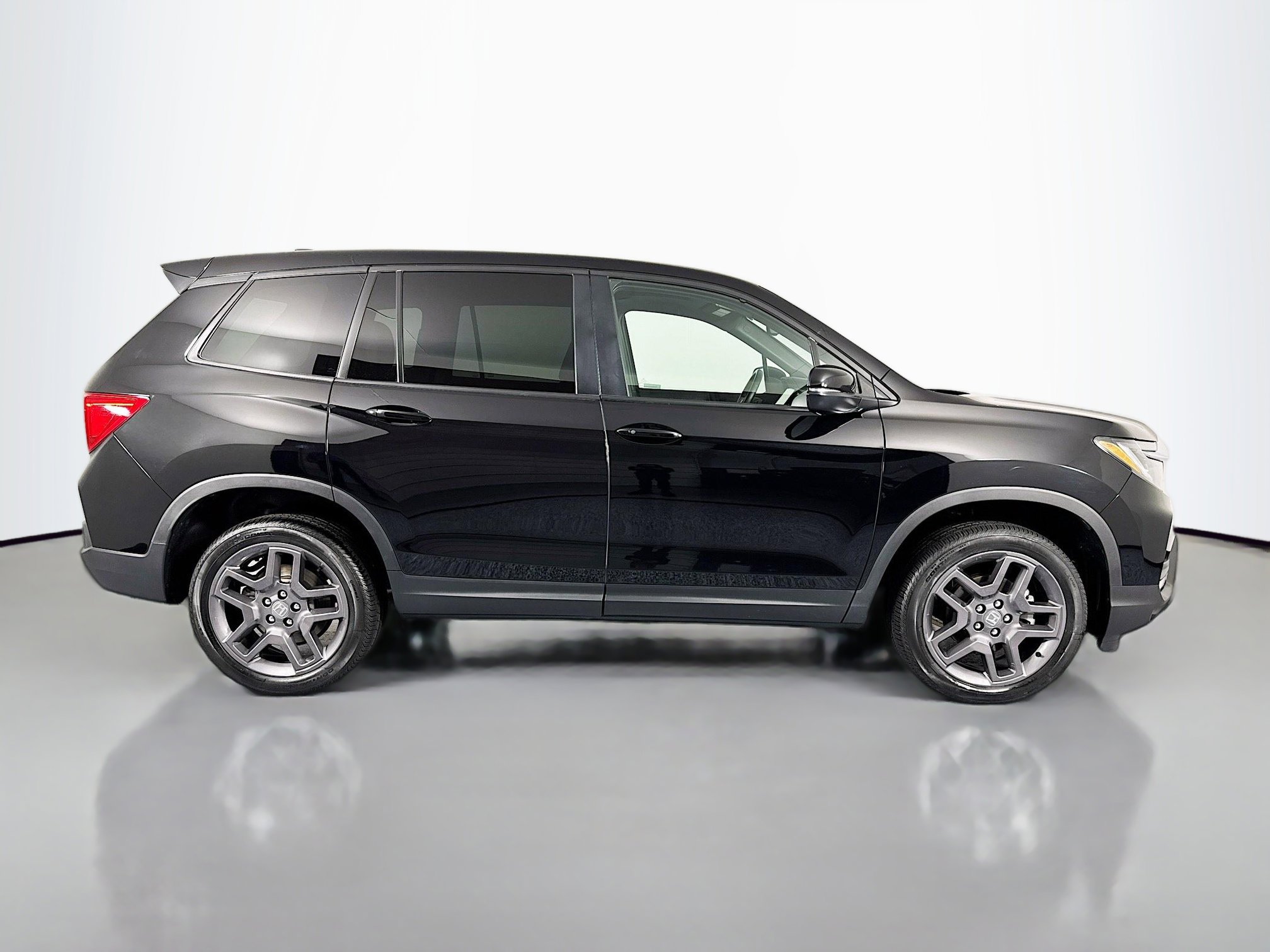 Certified 2023 Honda Passport EX-L image 4