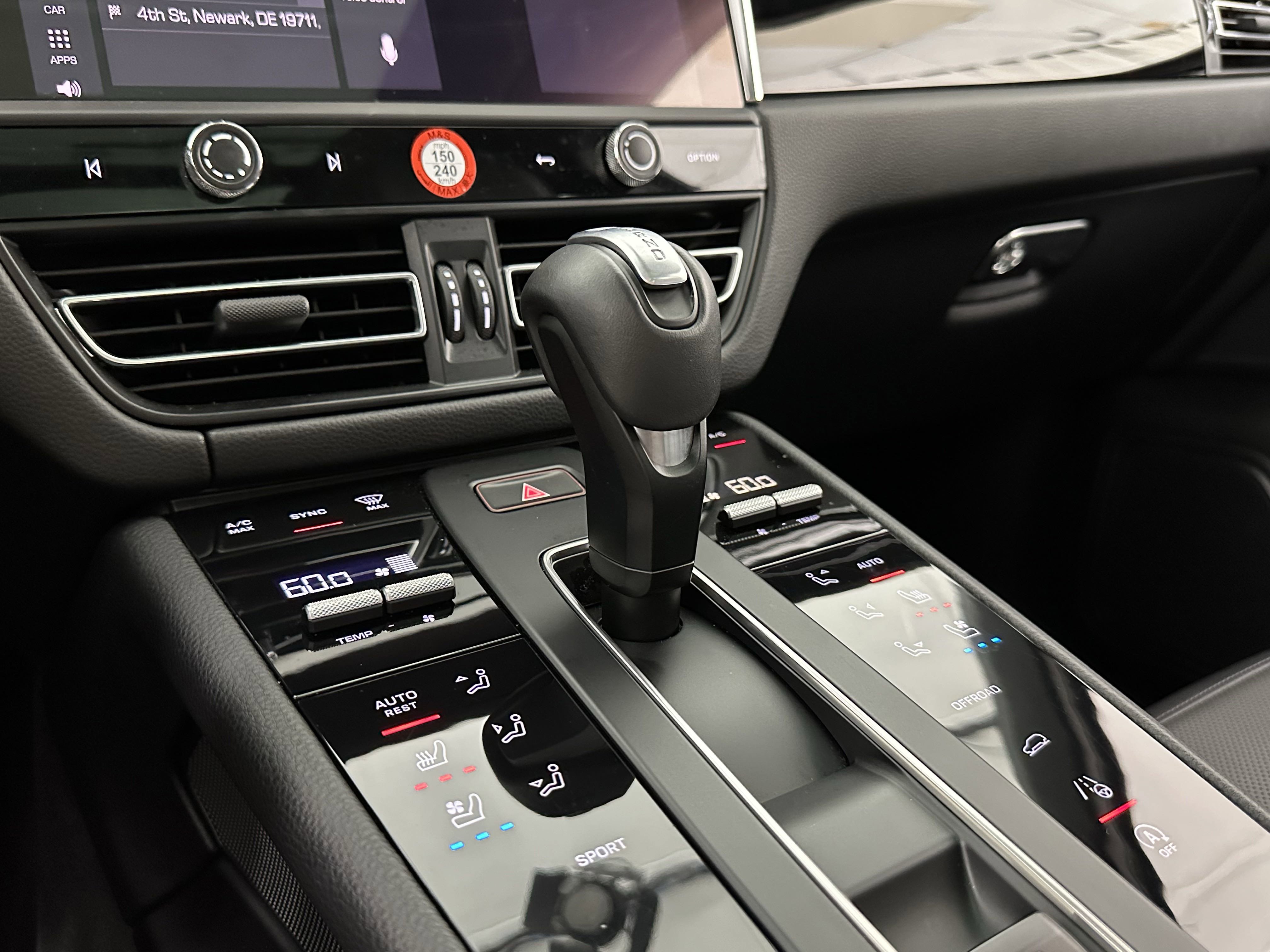 Certified 2025 Porsche Macan image 35