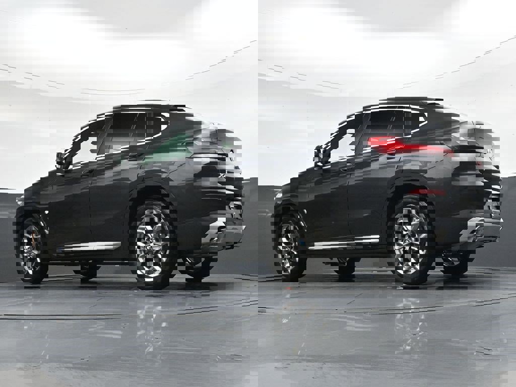 Used 2025 BMW X4 xDrive30i image 30