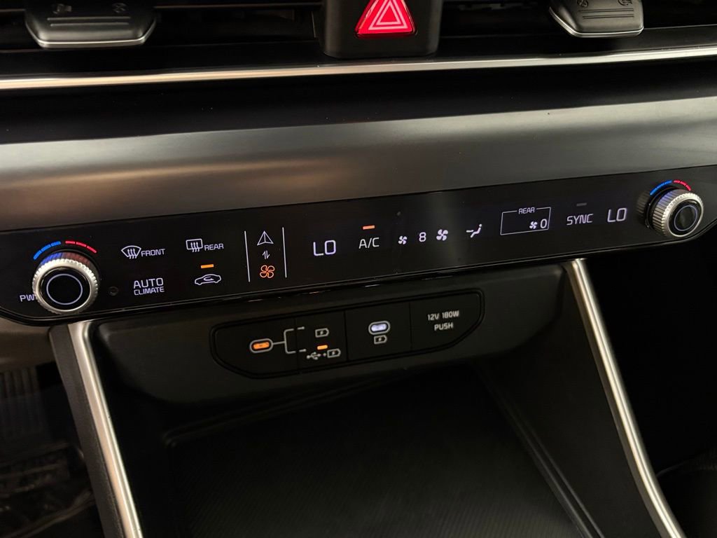 Used 2025 Kia Carnival image 28