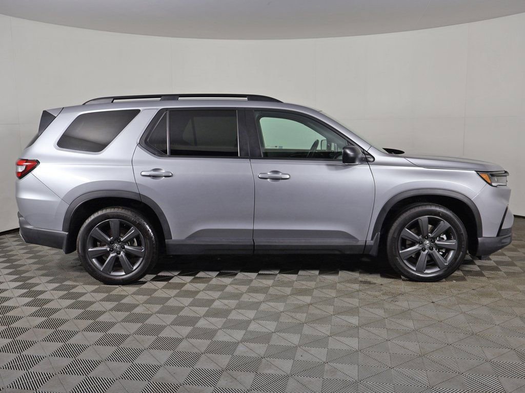 Used 2025 Honda Pilot Sport image 18