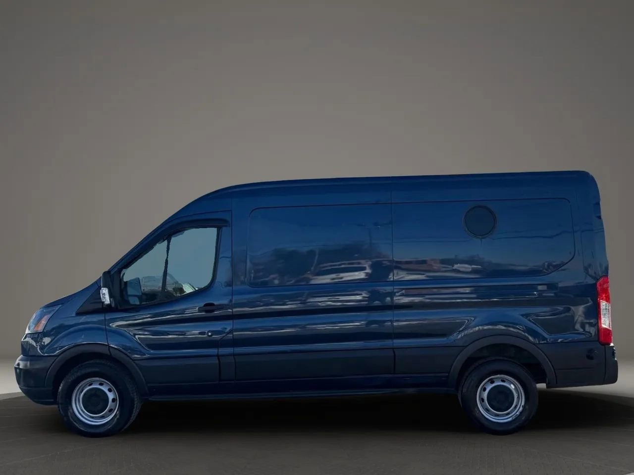 Used 2017 Ford Transit 250 Medium Roof w/Sliding Side Doo image 10