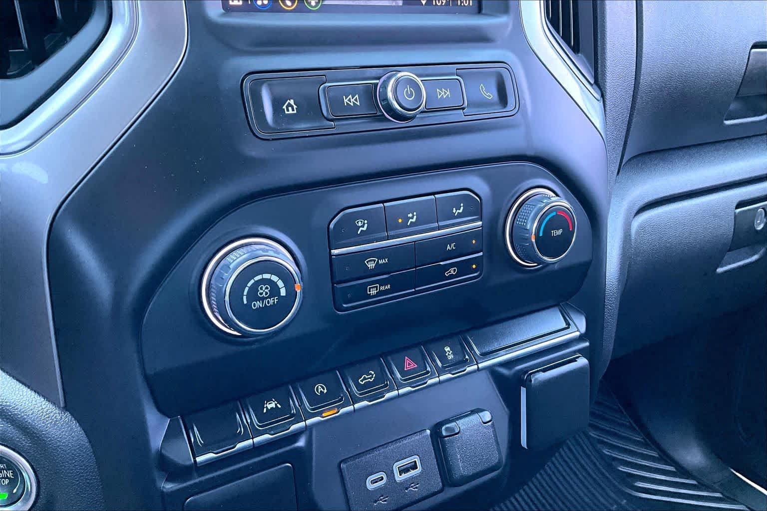 Used 2024 Chevrolet Silverado 1500 Custom w/ Turbomax Blackout Package AWD/4WD image 35
