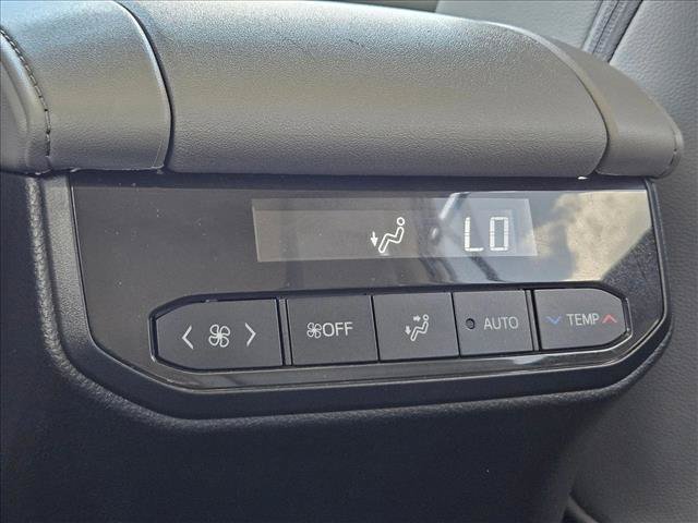 Used 2023 Toyota Highlander Limited FWD image 16