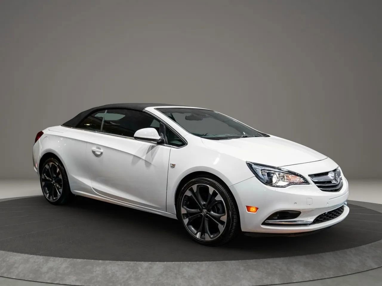 Used 2019 Buick Cascada Premium image 4
