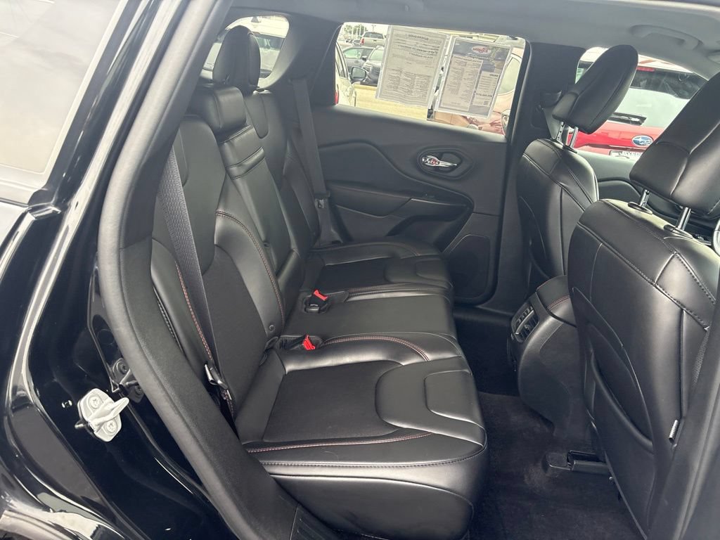 Used 2019 Jeep Cherokee Trailhawk w/ Cold Weather Group AWD/4WD image 11
