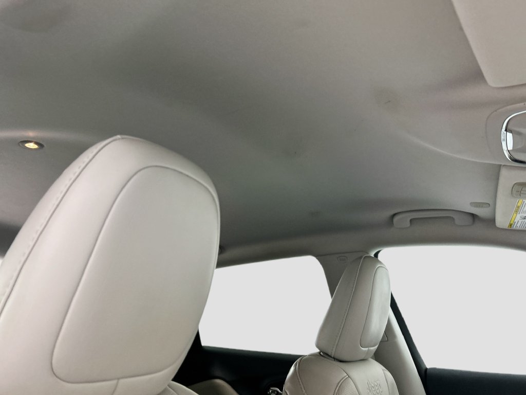 Used 2020 Jeep Cherokee Limited FWD image 16