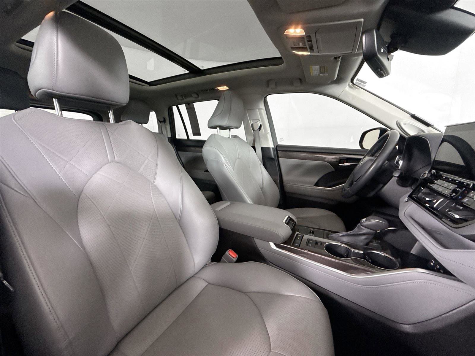Used 2022 Toyota Highlander Platinum FWD image 44